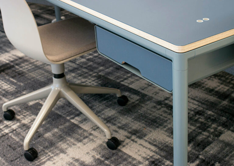 C9 Desk