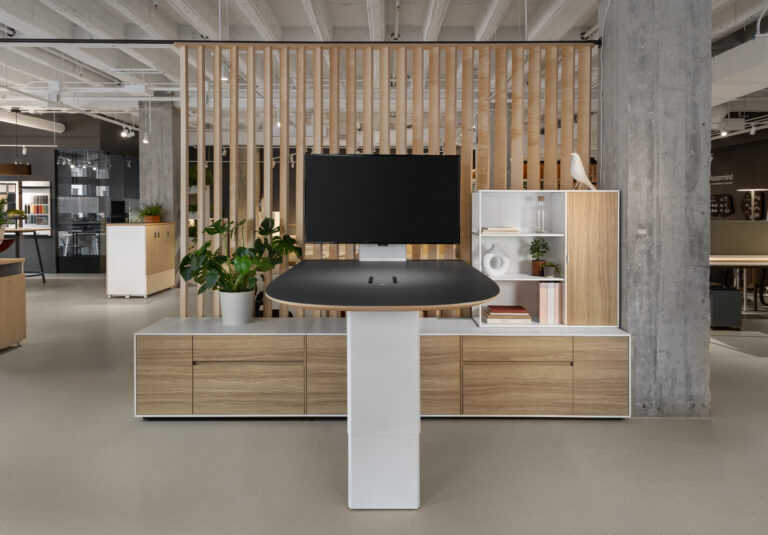 Tia Team Table
