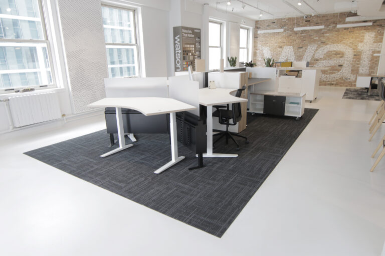 Bahn Rail and Desks